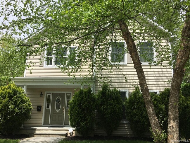 Building Photo - 243 Knollwood Ave