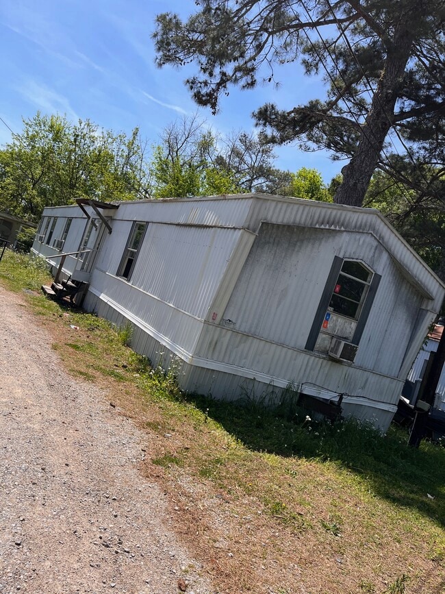 Building Photo - 208 W 43rd St