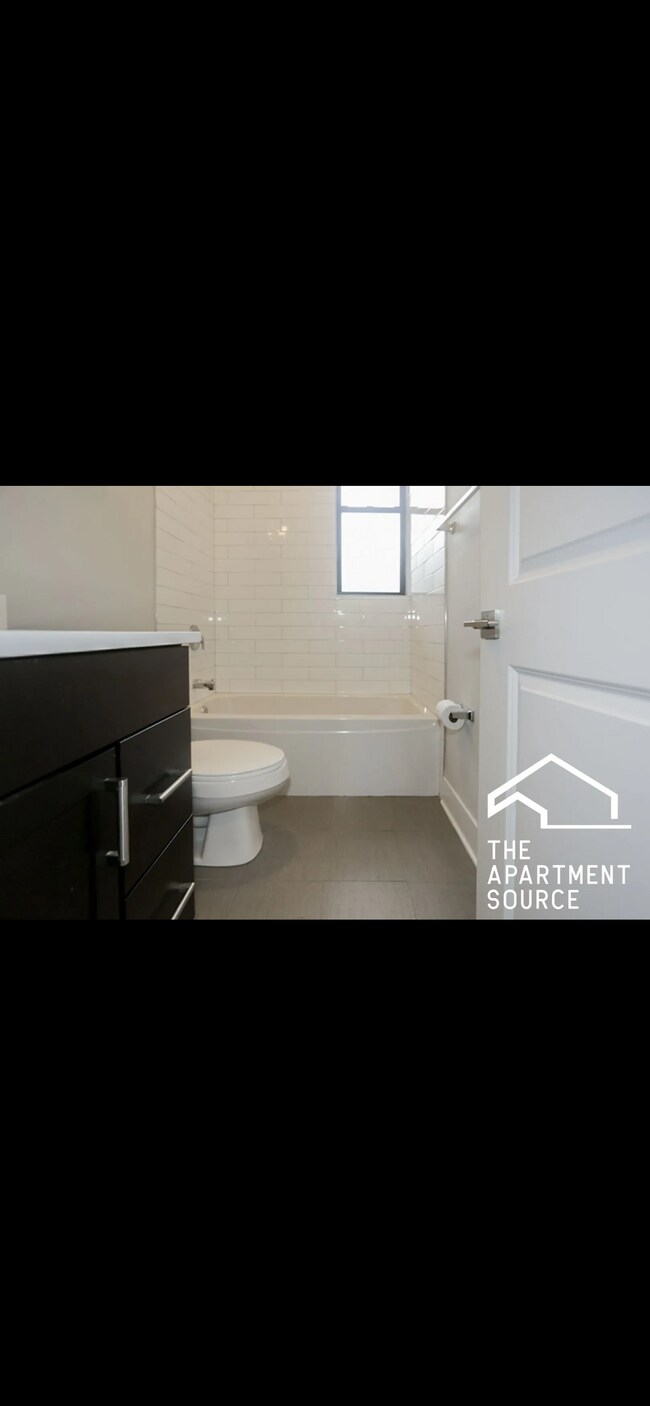 Photo - 1949 W Nelson St Unit 1E