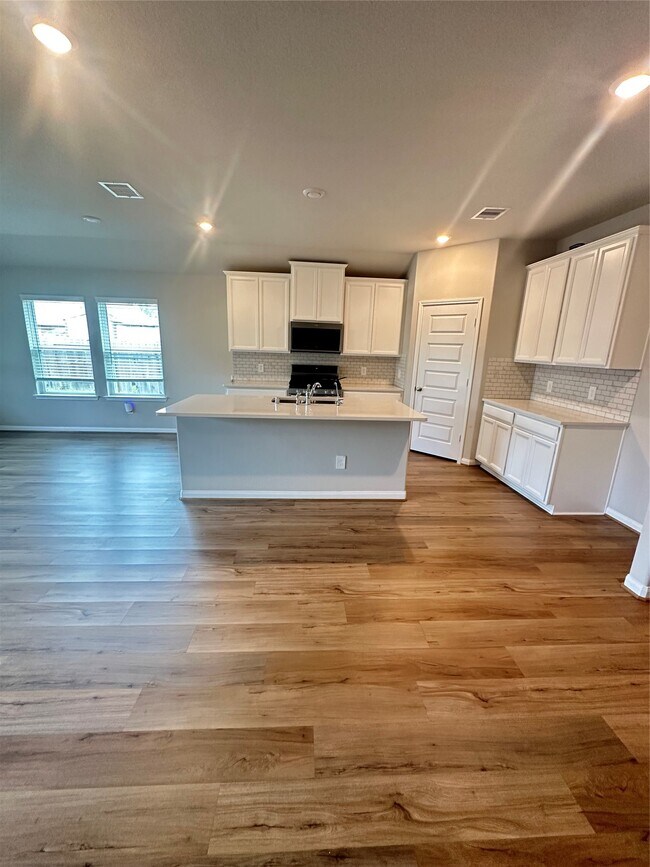 Building Photo - 3435 Dry Creek Dr