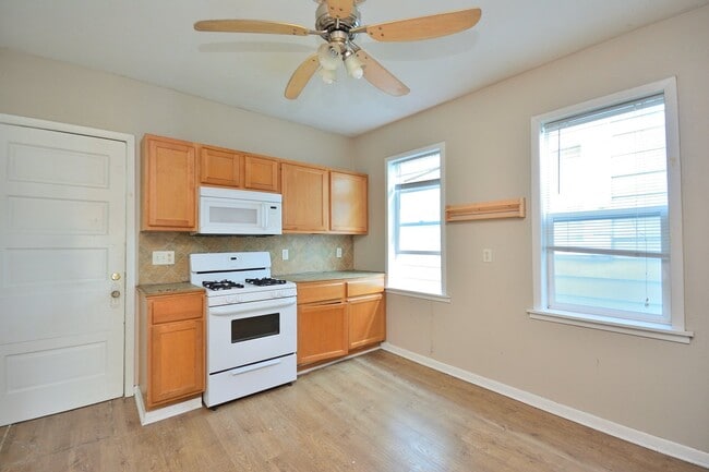 Photo - 818-820-820 E Brady St Unidad 820