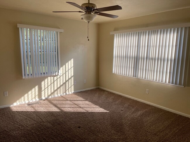 Building Photo - PORTLAND TOWNHOMES Unit 2630 D