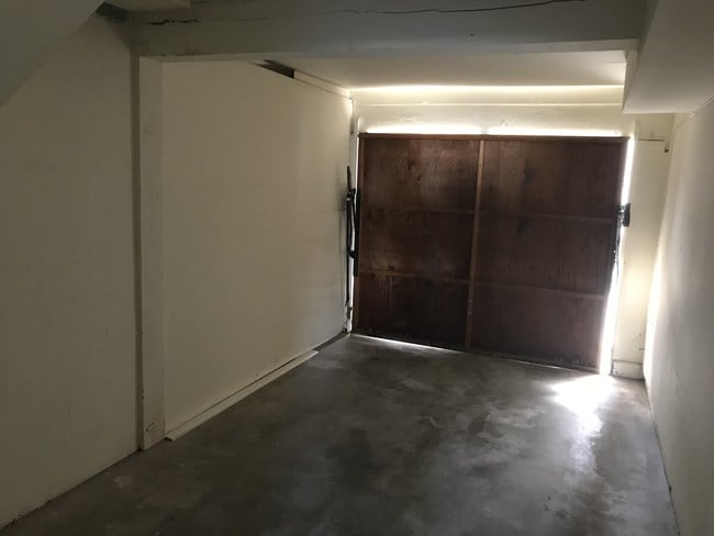 Garajes cerrados - Harbor Bluffs Apartments