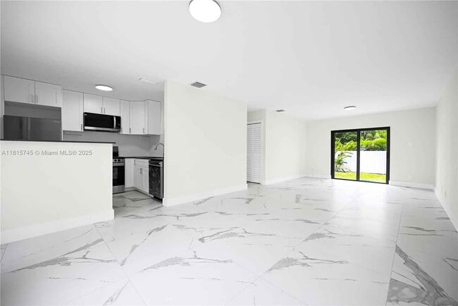 Photo - 100 SW 7th St