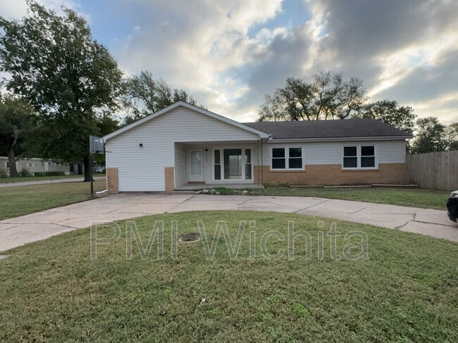 Photo - 5300 S Seneca St