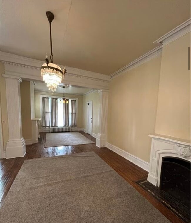 1A Living Roomb - 401 Maple Ave Utilities Included