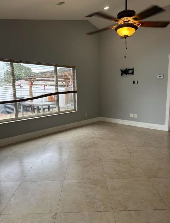 Photo - 1/1 with private entrance