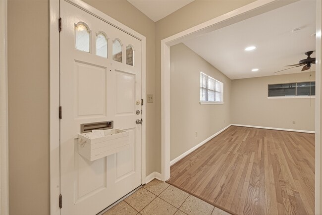 Photo - 5646 Hazen St