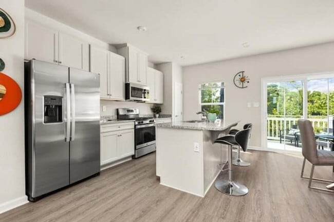 Photo - 207 Falcon Ave