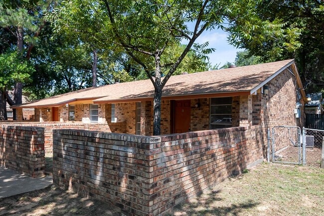 Photo - 1803 Harry Ct Unit B