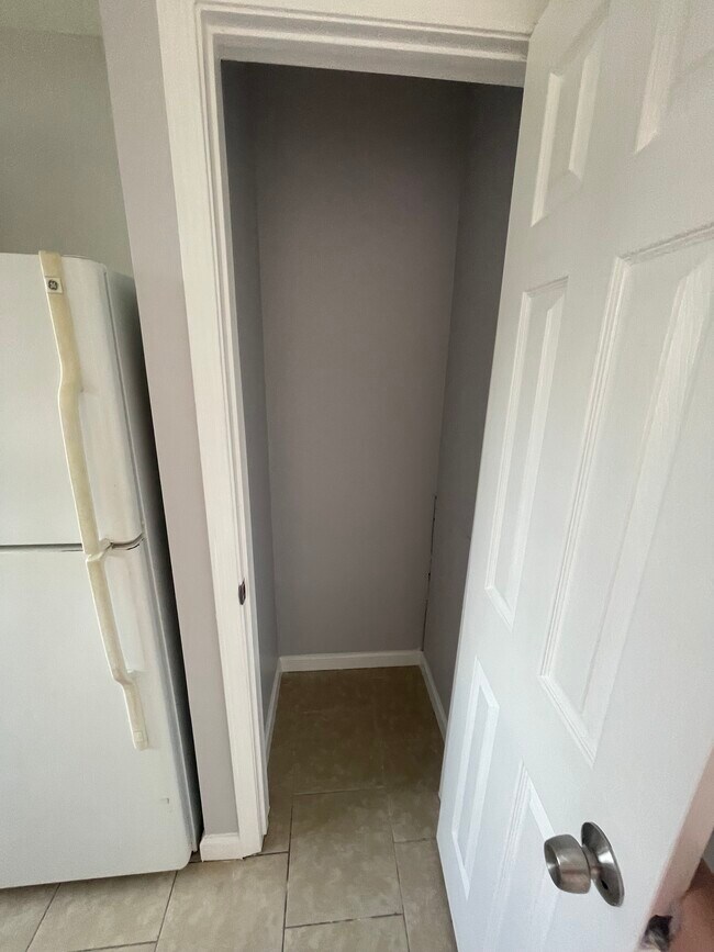 Photo - 715 W 13th St