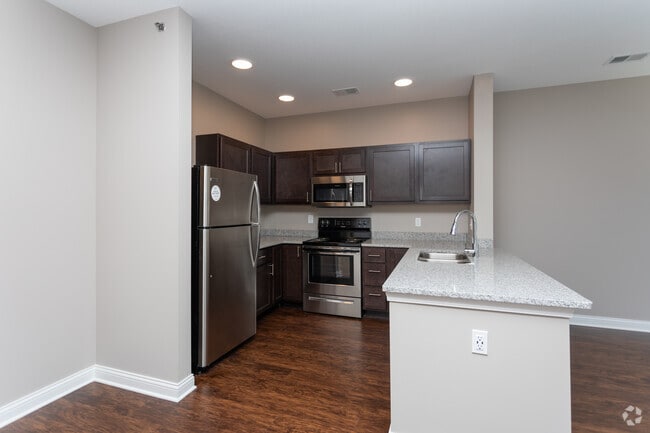 2BR, 1BA - The Wells - 910 SF