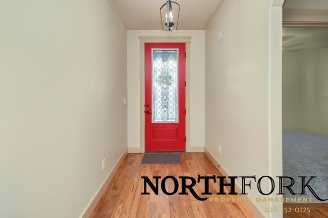 Photo - Desirable Star Home Coupled with Convenience