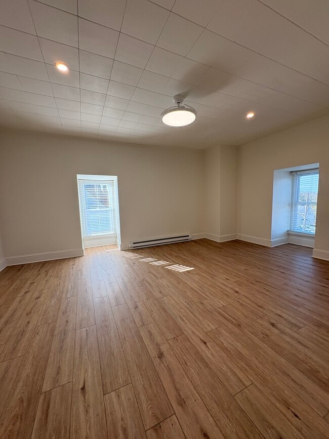 Building Photo - 61 Forest Ave Unit Apt 3