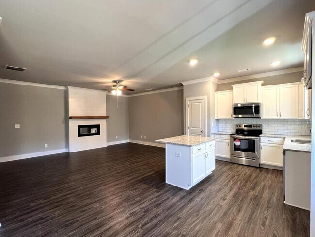 Photo - 112 McAllister Rd SE