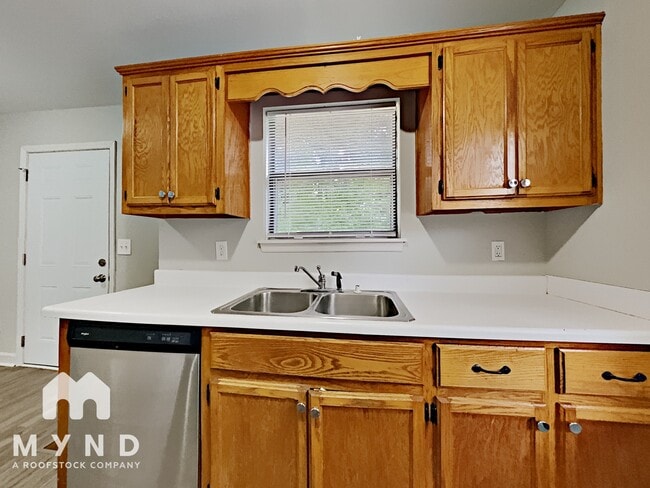 Photo - 377 St John Rd NW