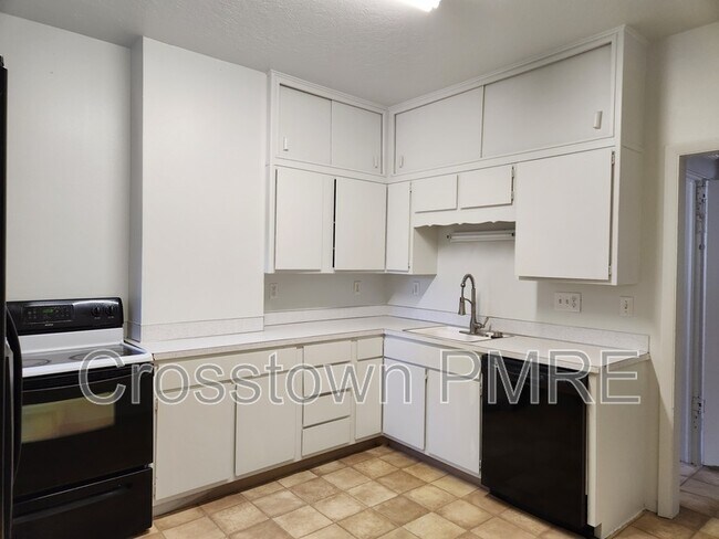 Photo - 1718 8th Ave