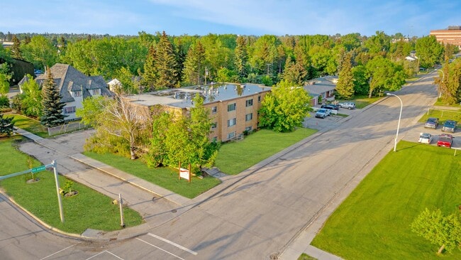 Building Photo - 9926-9105 105 Ave Unit 302