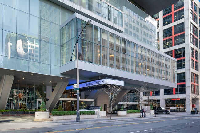 Photo - 183 Wellington St W