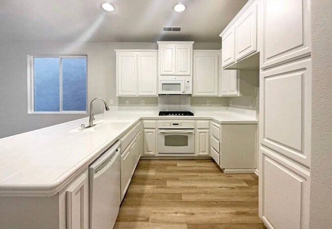 Photo - 3039 Torland St