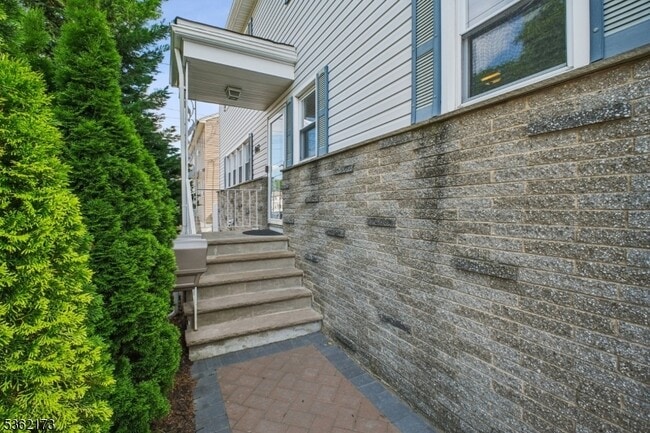 Photo - 862 Dewey St