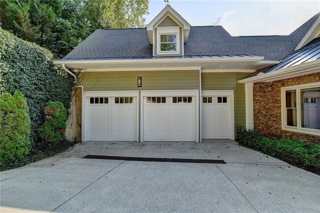 3151 Winding Lake Dr