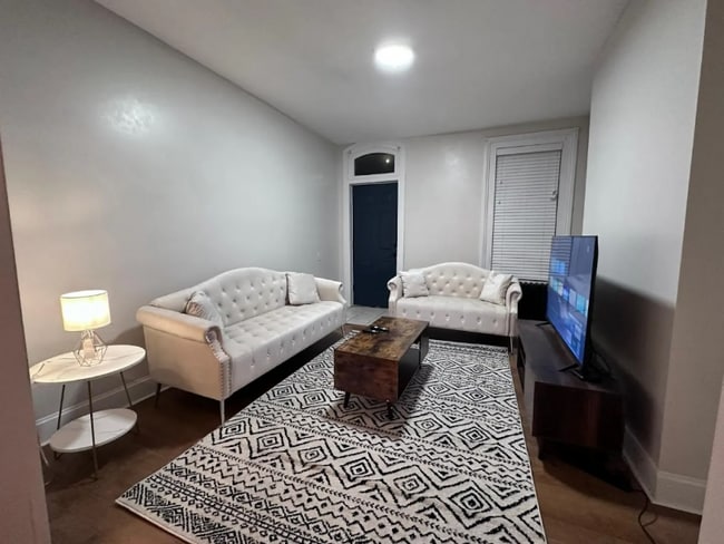 Photo - 215 S Mount St