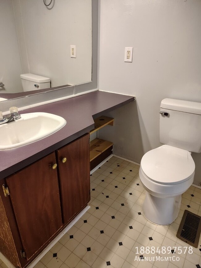 Photo - 301 Old Tavern Ln