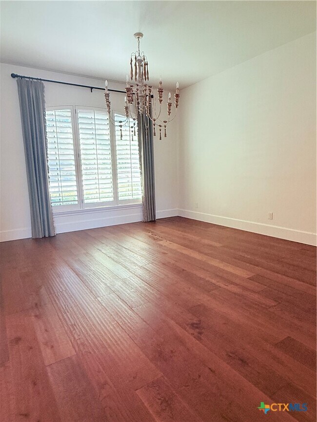 Photo - 627 Mission View Ct