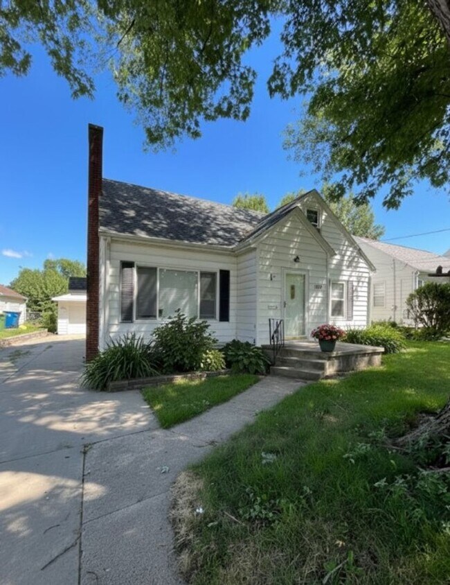 Photo - Stunning 3 Bed, 1 Bath Home for Rent