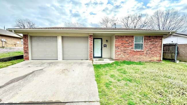 Building Photo - Newly Remodeled Brick Home 3/2 Two Car Garage