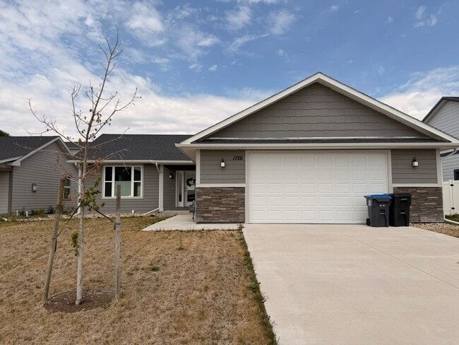 Building Photo - Modern, spacious, and move-in ready—this is the rental you’ve been waiting for!