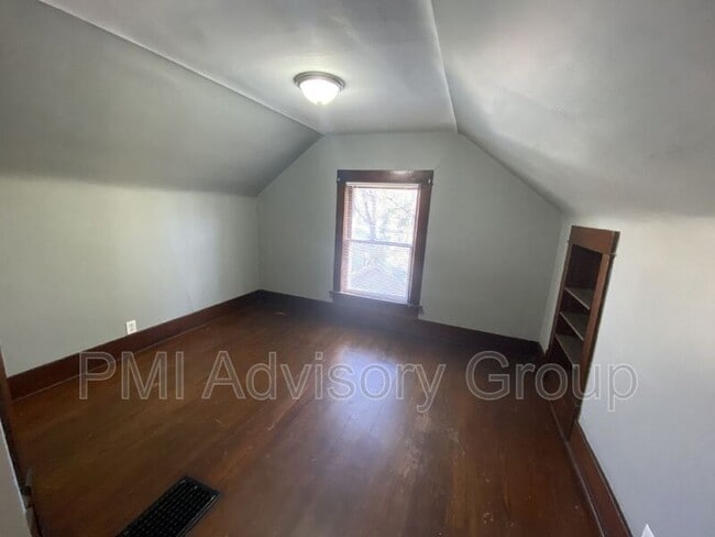 Photo - 710 SW Jewell Ave