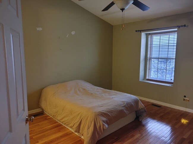 Photo - 464 Attenborough Way