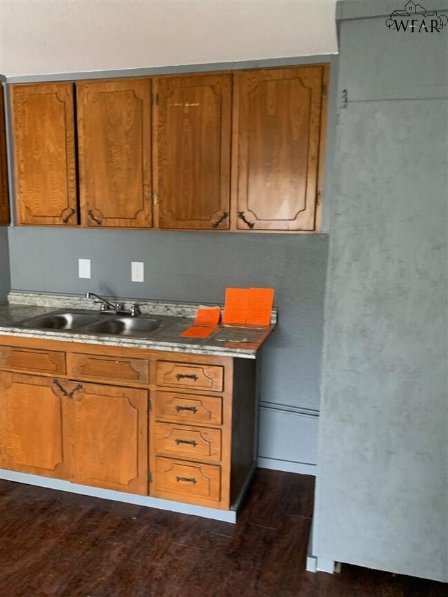 Photo - 1704 Pearl Ave