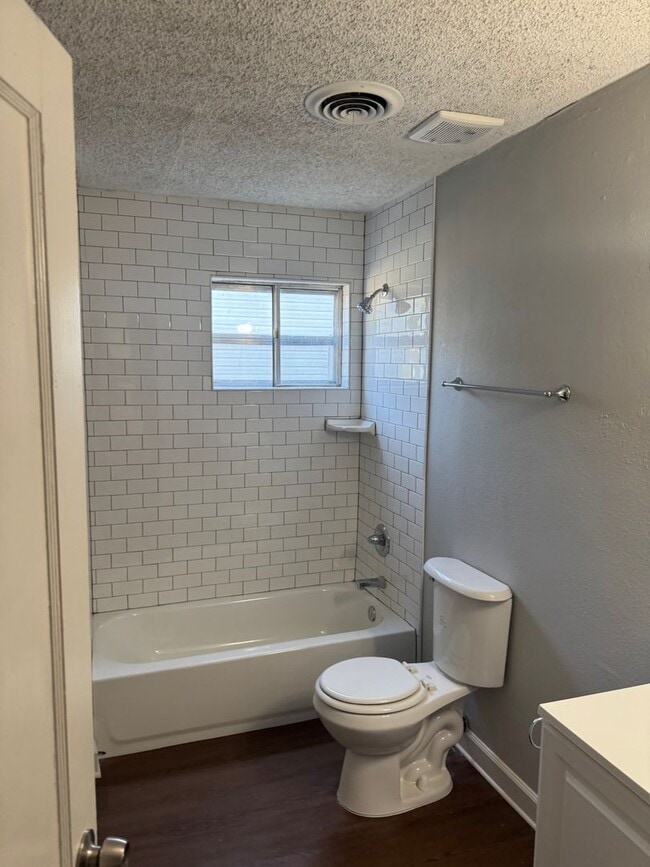 Photo - 297 Eastview St