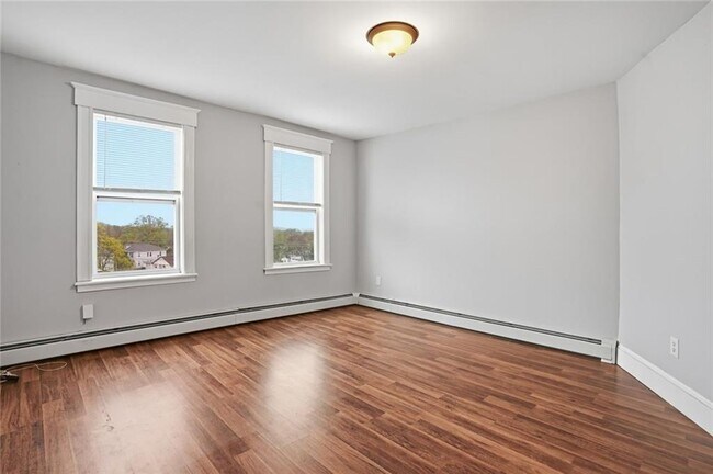 Building Photo - 188 Division St Unit 3R