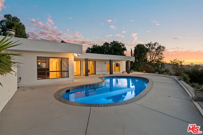 Building Photo - 3329 Dona Rosa Dr