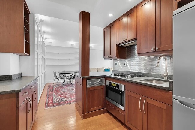 Photo - 20 E 9th St Unit 19-X