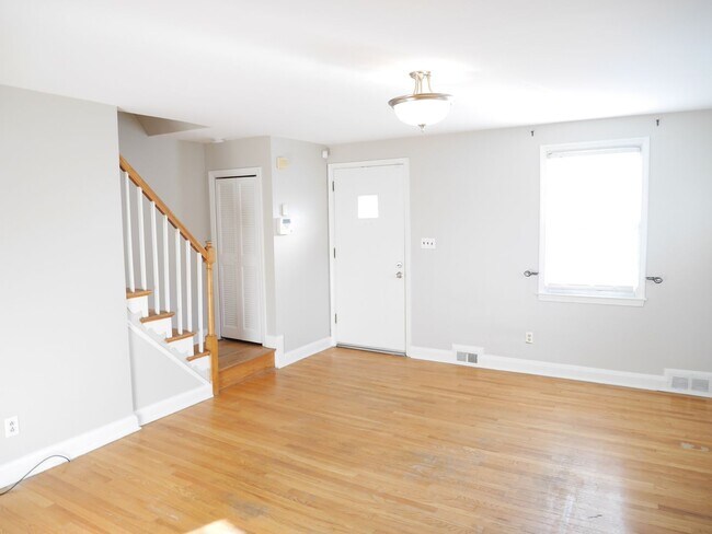 Photo - End-Unit Townhouse: Parkville, Maryland **...