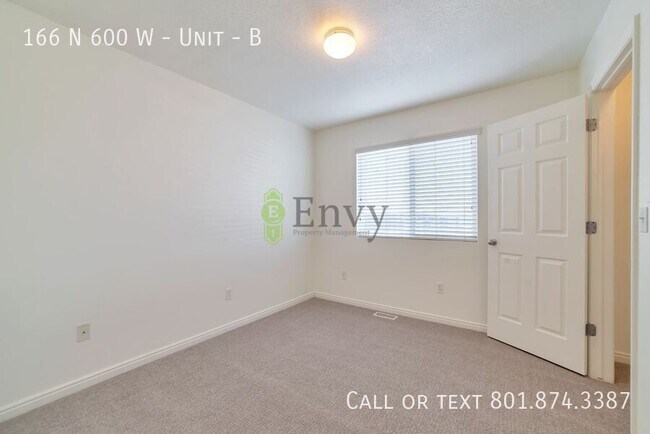 Photo - 166 N 600 W Unidad B