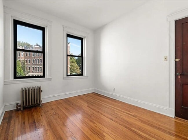 Photo - 69 Quint Ave