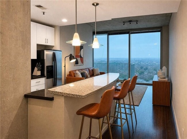 Photo - 361 17th St NW Unidad 1706