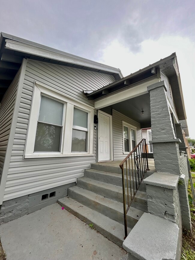 Entrada - 1003 W 46th St