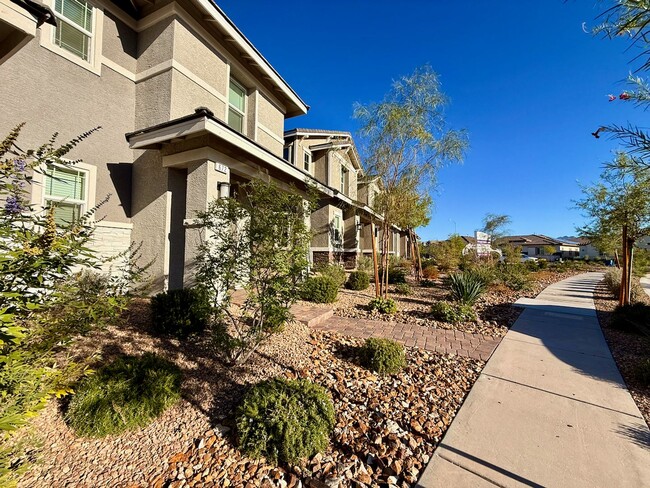 Photo - 3 BED 2.5 BATH 2 CAR GARAGE MODERN TOWNHOM...