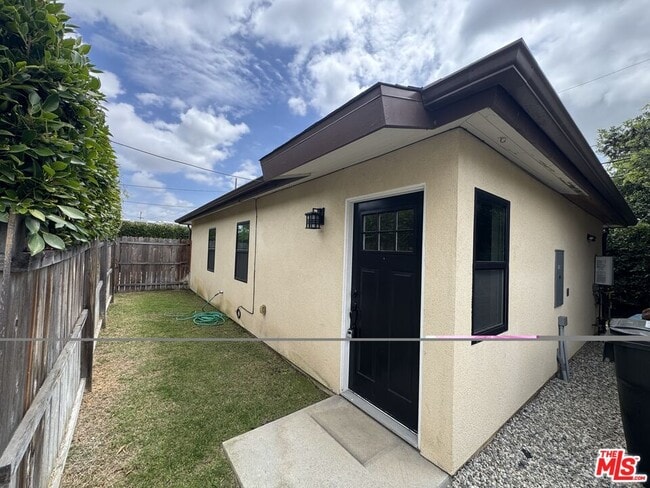 Building Photo - 3116 W 81st St