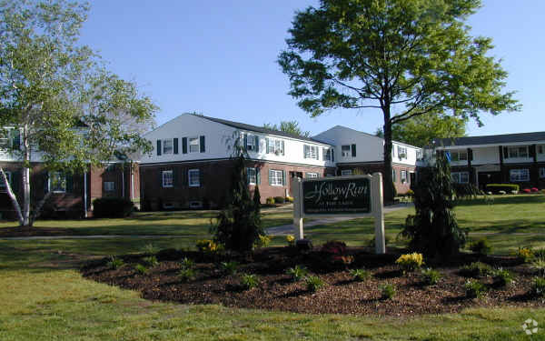 Hollow Run - Hollow Run at Fair Lawn Apartments