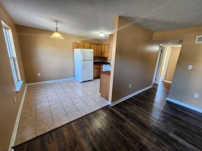 Photo - Spacious 2 bedroom 2 full bath first floor apartment for rent!! Unit 2