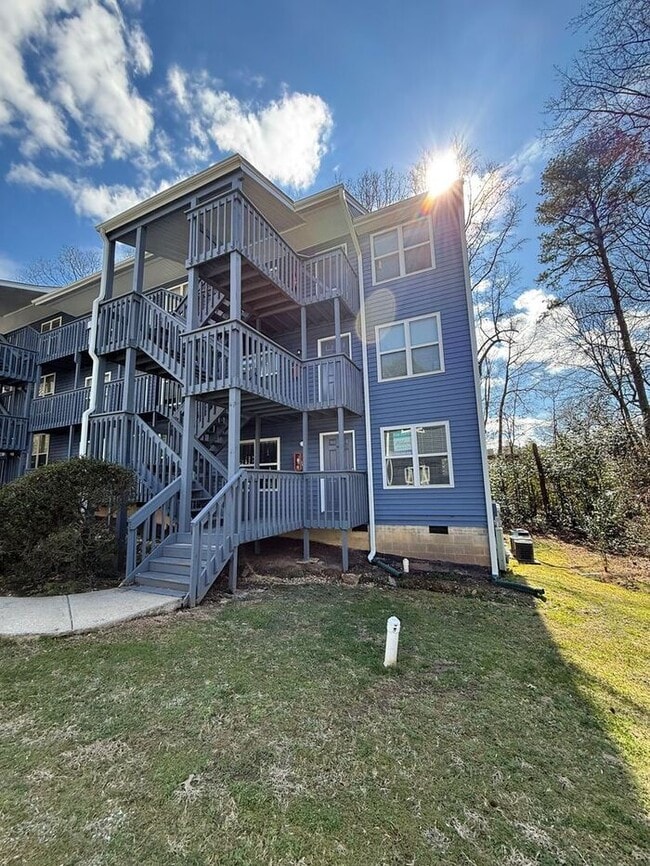 Photo - Collegeview Apartments! Updated 2 Bed 2 Bath Apartment with Washer/Dryer!