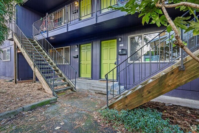 Building Photo - 127 SE 30th Pl Rental